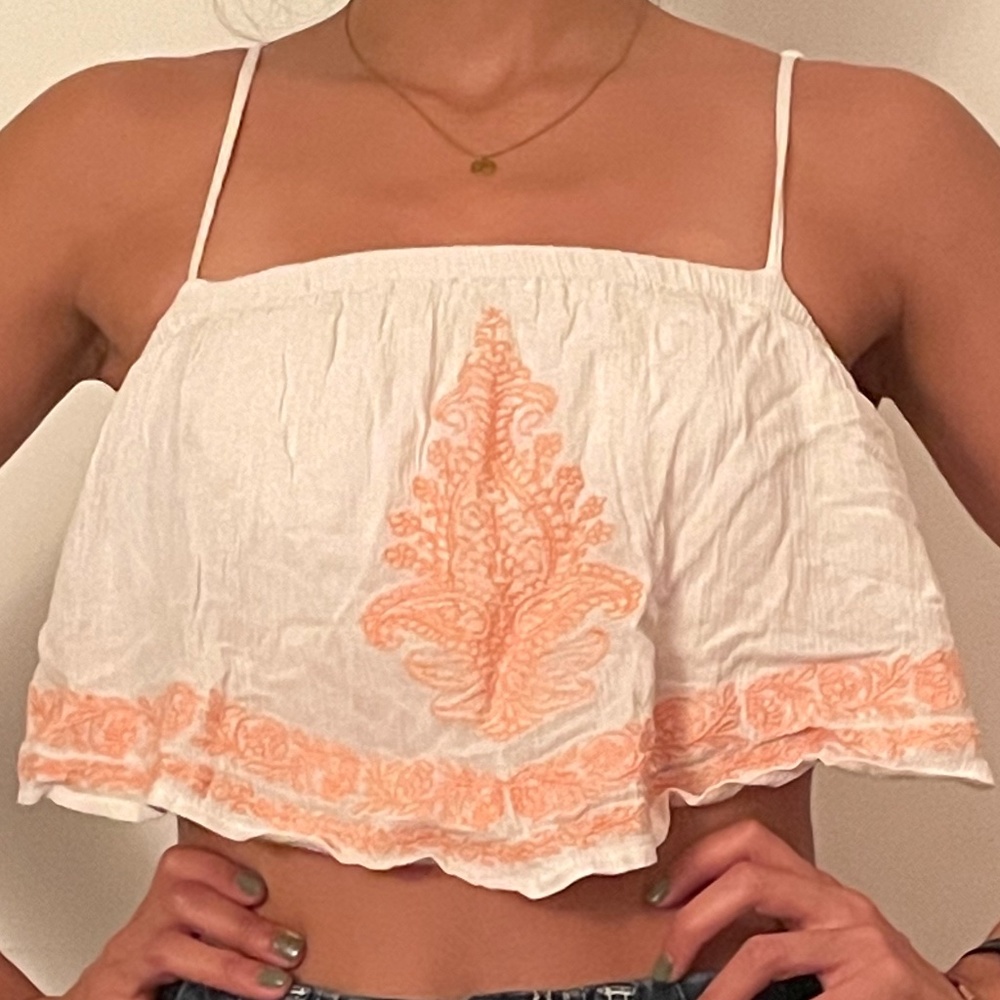 Cute flowy crop top with design